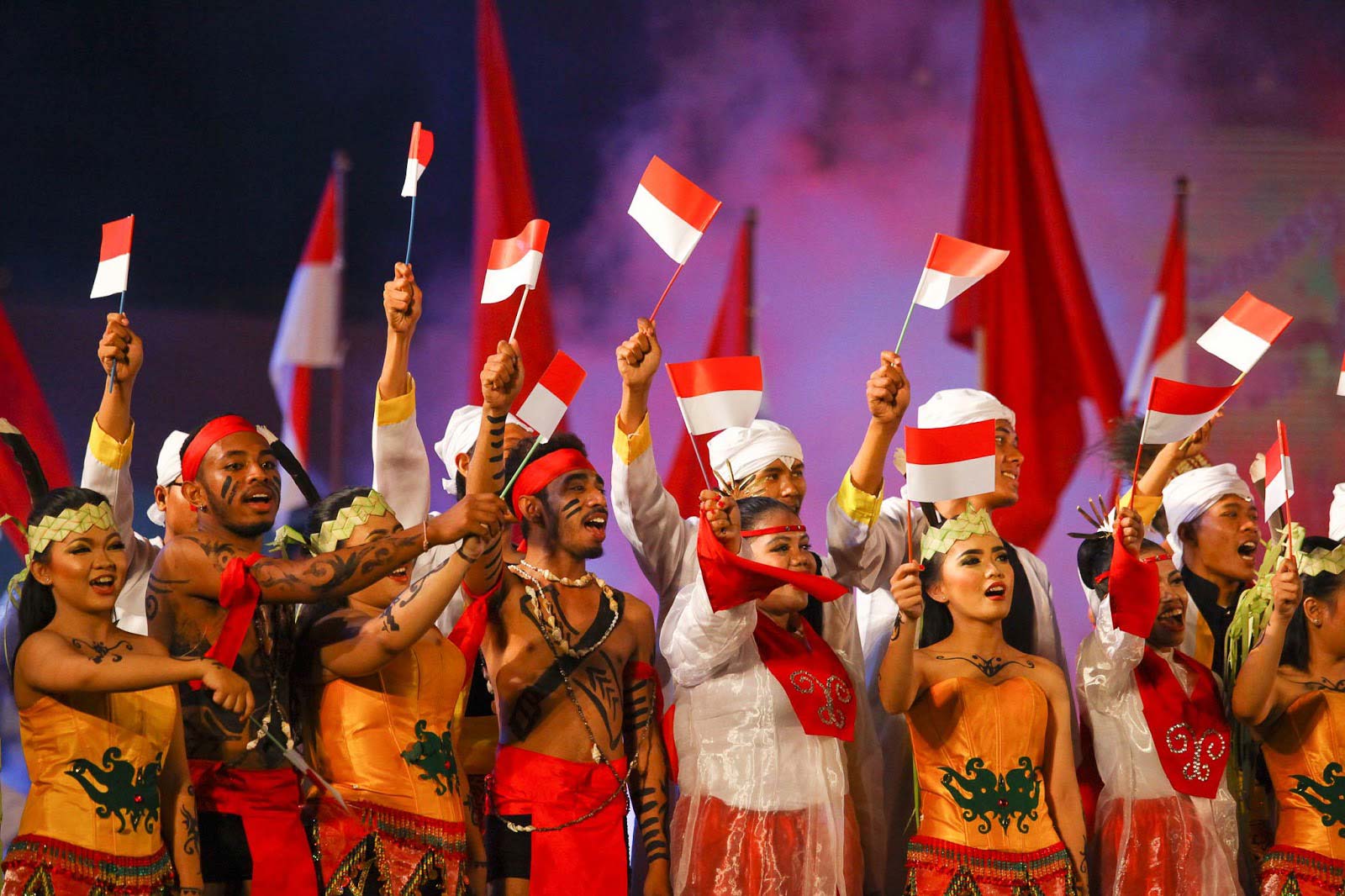 Gambar 1: Keragaman Budaya Indonesia