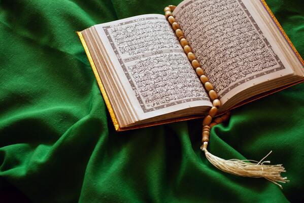 4 Hadist Menuntut Ilmu Bagi Seorang Muslim