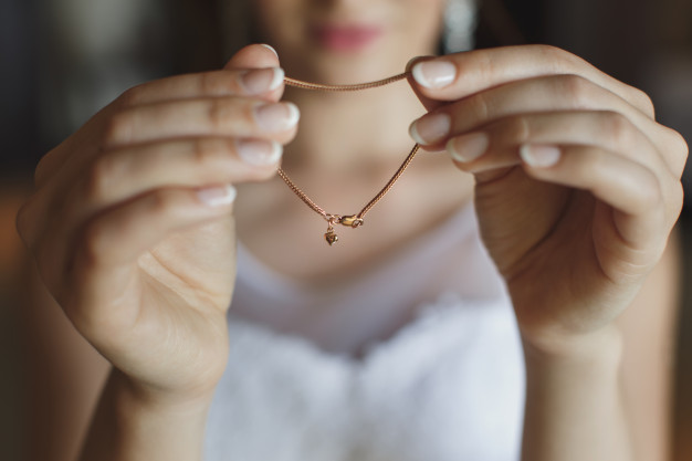 Tips Mudah Mengetahui Perhiasan Emas Asli Atau Palsu