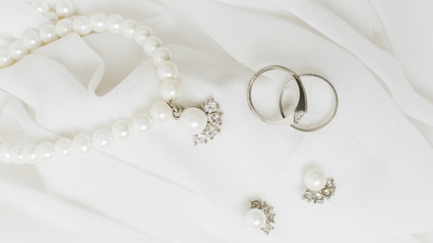 Ternyata Warna Emas Bukan Hanya Kuning Lowh, Ladies