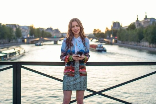 5 Pelajaran Kehidupan Untuk Para Wanita Muda Dari Film Emily In Paris