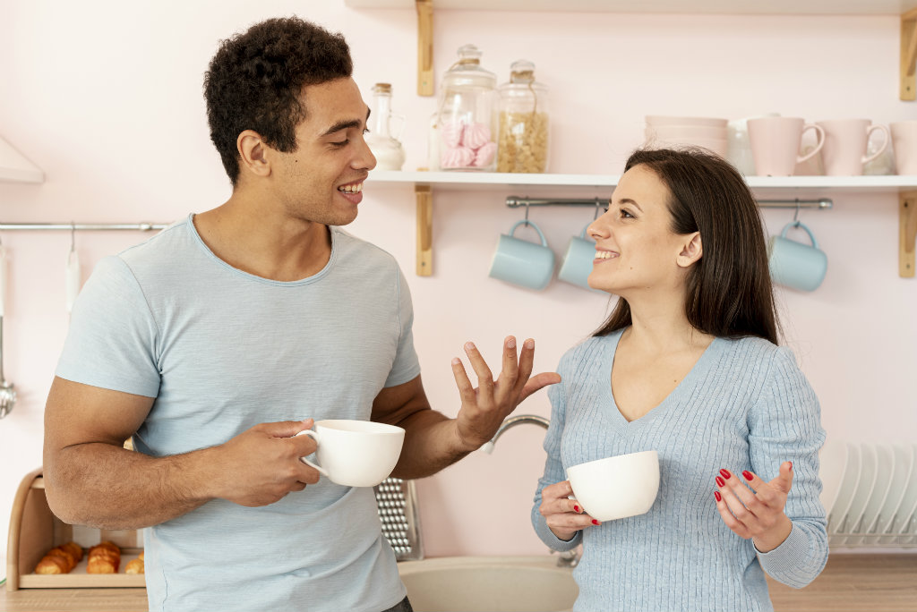 Tak Melulu Berbagi Pikiran, Saatnya Kamu Berbagi Perasaan Bersama Pasangan Dengan 7 Cara Ini!