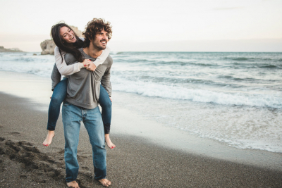 Pasanganmu Terpaksa Tinggal di Luar Kota? 8 Tips LDR Agar Tetap Awet Ini Selamatkan Hubunganmu! 