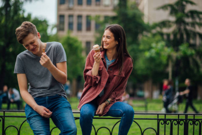 Seperti Apa Ya, Kira-kira Tanda Jika Wanita Aquarius Jatuh Cinta