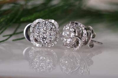 Tips Memakai Anting Emas Putih Agar Tidak Mudah Iritasi