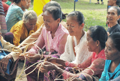 Du’Anyam, Sebuah Socialpreneur yang Sejahterakan Wanita NTT Melalui Anyaman