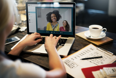 Etiket Penting yang Harus Diperhatikan Saat Rapat Lewat Video Call