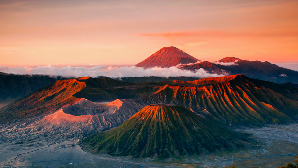 Untuk Yang Mau Hiking, Ini Lho 5 Gunung Di Pulau Jawa Dengan Panorama Terindah