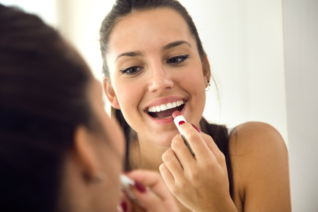 Supaya Bibir Tetap Moist, 5 Cara Melembapkan Bibir Secara Alami Ini Bisa Membantumu