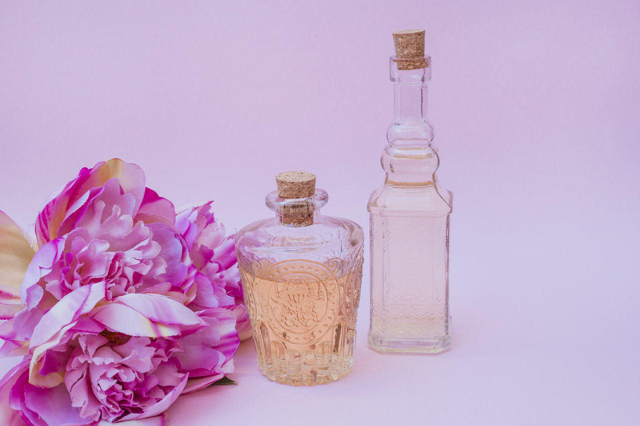 5 Merek Parfum Organik Terlaris Untuk Wanita