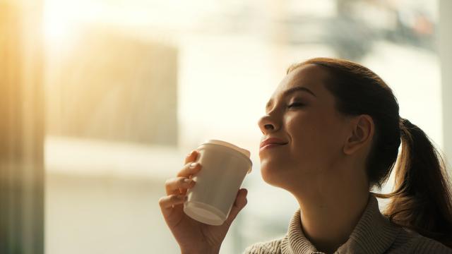 Kafein Tidak Hanya Mengurangi Kantuk! Ini 5 Manfaat Kafein Bagi Kulit