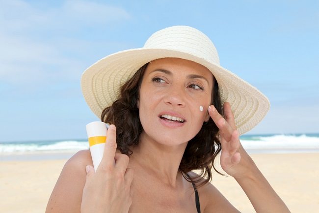 5 Rekomendasi Sunscreen Dengan Kandungan Skincare 