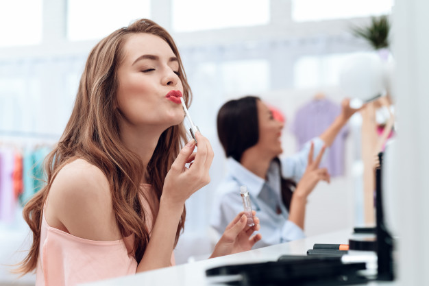 Bingung Milih Lipstik? Coba Deh Pakai 5 Merek Lipstik Ini