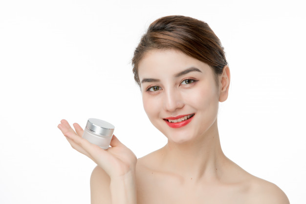 5 Produk Skincare Yang Ampuh Menghilangkan Flek Hitam
