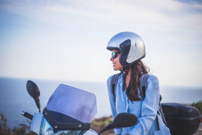 Mencegah Rambut Lepek Saat Pakai Helm