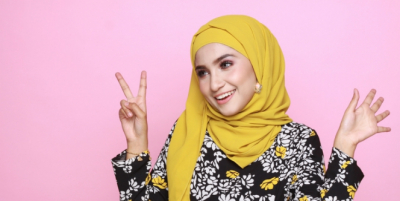 Mix and Match Outfit Warna Mustard Agar Terlihat Cerah dan Ceria Sepanjang Hari, Coba Yuk!