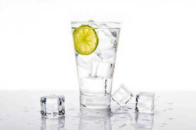 Berani Coba, Tren Kecantikan Merendam Wajah Di Air Dingin Seperti Paris Hilton