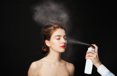 Tak Cuma Mengunci Makeup, Ini Lho 5 Manfaat Setting Spray yang Jarang Wanita Tahu