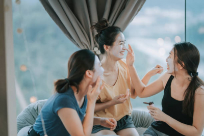 Facial Ala Klinik Kecantikan Di Rumah Yuk