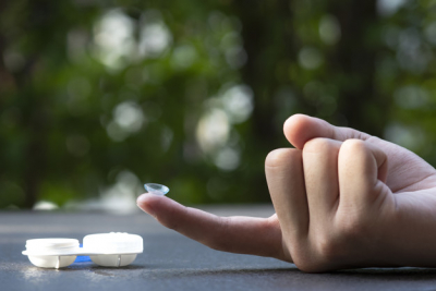 Tips Cara Memakai Softlens yang Benar Untuk Kesehatan Mata