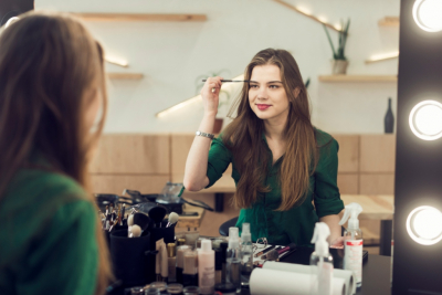 Sulam Alis Versus Pensil Alis, Mana yang Lebih Baik?