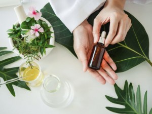Segudang Manfaat Face Oil Buat Kamu yang Punya Kulit Berminyak dan Berjerawat