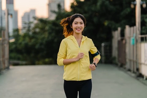 4 Manfaat Jogging Di Sore Hari, Bikin Tidur Jadi Lebih Nyenyak
