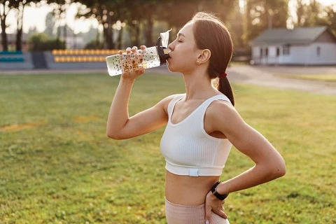 8 Manfaat Luar Biasa Minum Air Putih Untuk Kesehatan