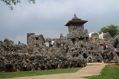 Menjelajahi Keindahan Tempat Wisata Taman Gua Sunyaragi Cirebon