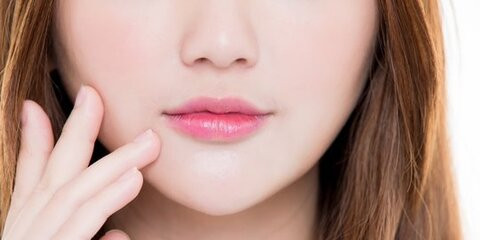 6 Cara Ampuh Membuat Bibir Pink Alami Tanpa Lipstik