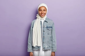 6 Inspirasi Padu Padan OOTD Hijab Lengan Pendek Untuk Tampil Modis dan Keren