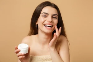 4 Rekomendasi Merek Moisturizer Untuk Kulit Kering Berjerawat