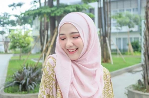 4 Cara Pakai Pashmina Simple Dan Stylish Cocok Untuk Pergi Ke Acara Apapun