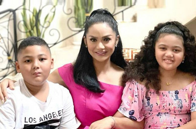 4 Potret Kebahagian dan Kedekatan Krisdayanti dengan Anak-anaknya