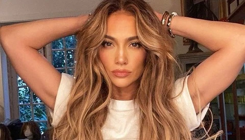 Lirik Lagu dan Terjemahan “On The Floor” – J.Lo ft Pitbull