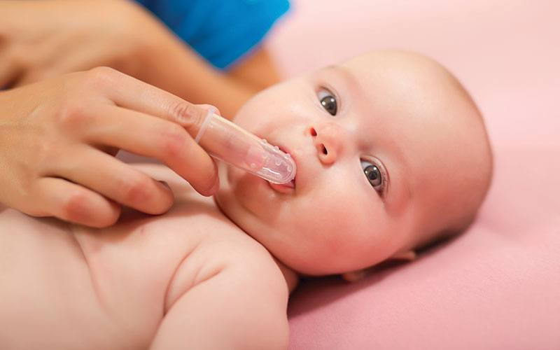 Cara Membersihkan Lidah Bayi Agar Terhindar Dari Infeksi Jamur