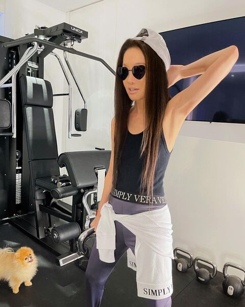 Lincah! 7 Potret Vera Wang yang Tetap Muda Hingga Sekarang