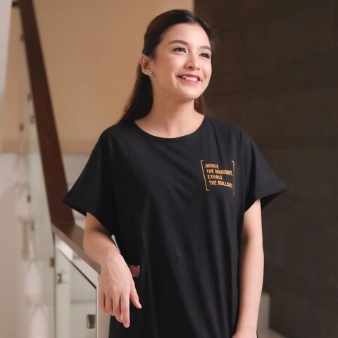 Selain Manis, Inilah 8 Kelebihan Wanita Bergigi Gingsul