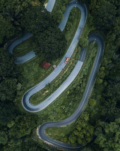 Elok Kah Kelok 44? Tapi Bus Tersangkut di Kelok 44