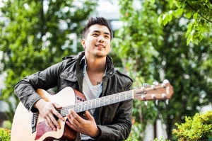 Lirik dan Terjemahan I need you baby - Can’t Take My Eyess Off You