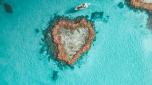 6 Pulau Bentuk Love yang Sangat Romantis
