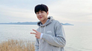 Agensi Buka Suara tentang Rumor Kim Seon Ho Paksa Mantan Pacar Aborsi