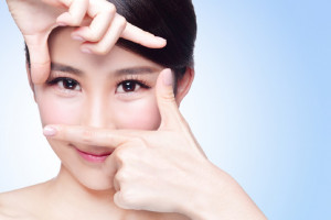 7 Produk Eye Cream untuk Mata Panda, Tertarik Mencoba?