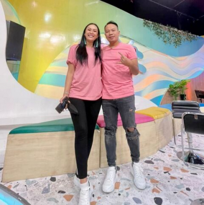 5 Potret Simpel dan Stylish Kalina Oktariani yang Memadupadankan Celana dan Sneakers