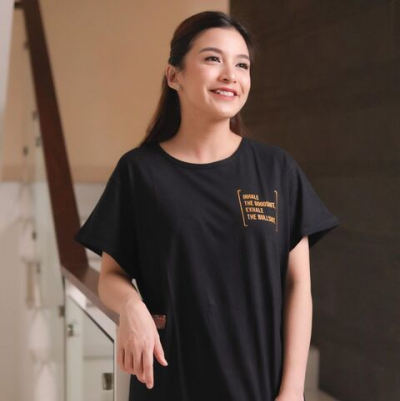 Selain Manis, Inilah 8 Kelebihan Wanita Bergigi Gingsul