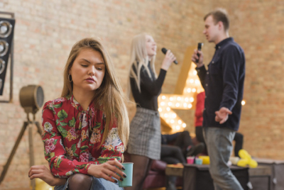 7 Cara Menarik Perhatian Mantan yang Udah Punya Pacar 