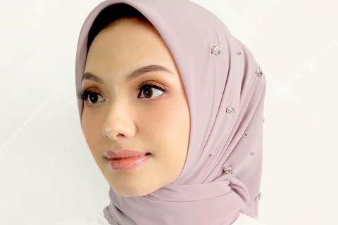 Mudah Dan Simpel, Begini Cara Memakai Hijab Sederhana Untuk Pergi Kondangan