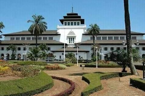 Sejarah Dibalik Kota Bandung dan Pencipta Halo-Halo Bandung