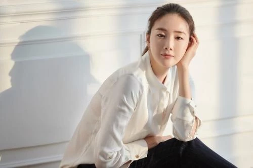 Sosok Misterius Suami Choi Ji-Woo Yang Namanya Bahkan Tidak Diketahui Oleh Media