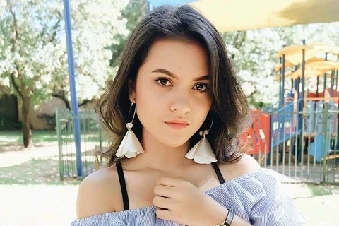 Potret dan Biodata Lengkap Artis Cantik Marsha Aruan